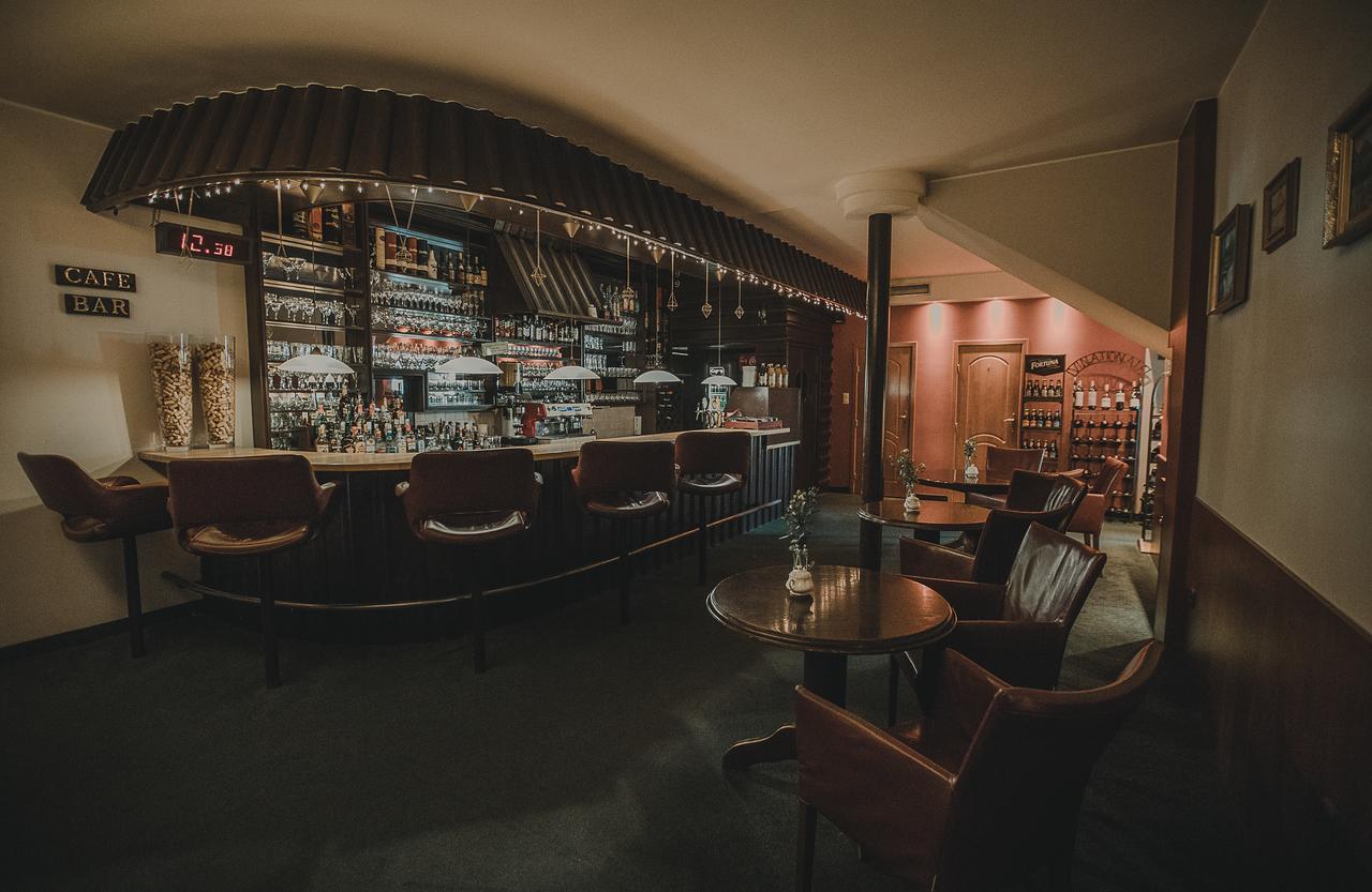Hotel Restaurant Boss Miloslaw Exterior photo
